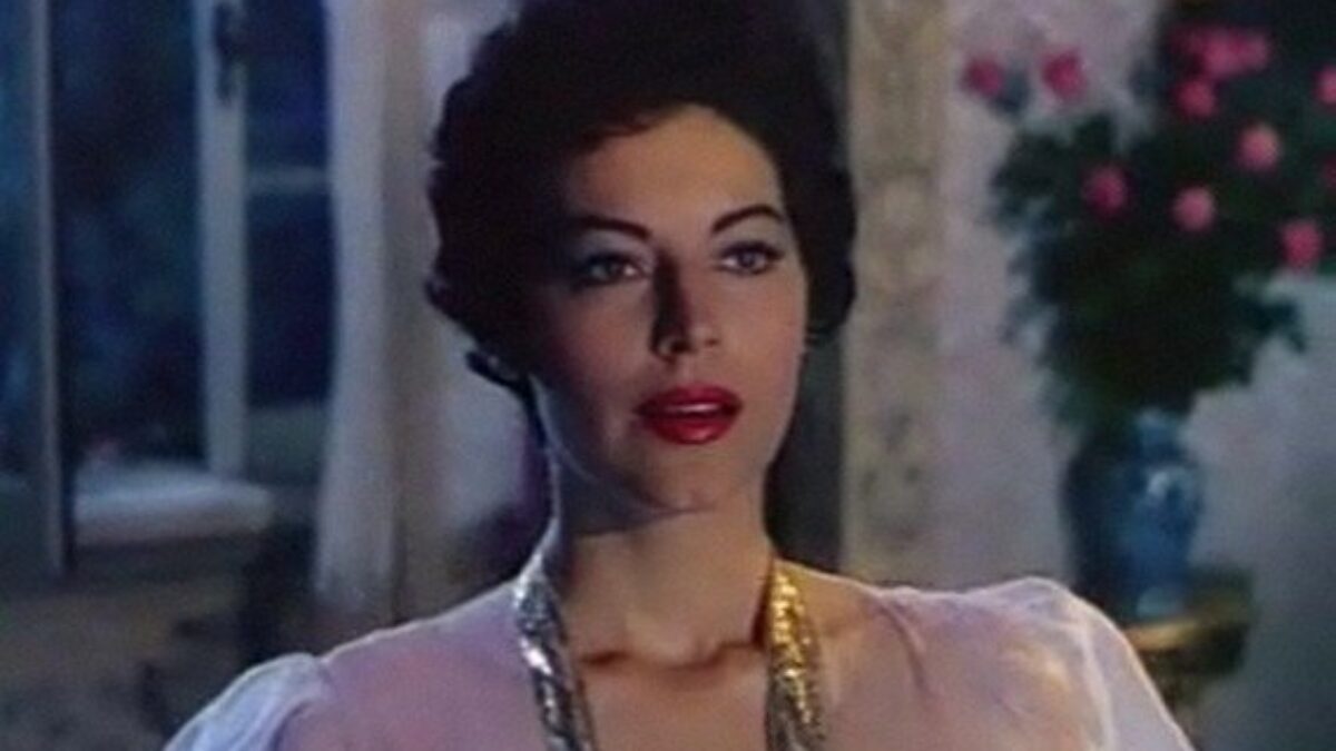 Ava Gardner | The elegant 40s style of a Movie style icon | Blue17