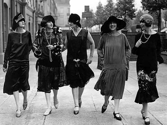 1920s Flapper gown  1920s fashion women, Popular costumes, 1920s flapper  dress