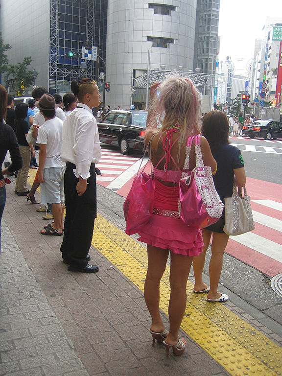 Did people really wear neon coloured clothing in the 80s - Ganguro_Gal
