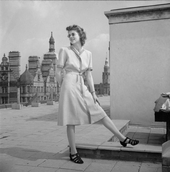 Fashion in the 40s: Strength, resilience, ingenuity - Blue 17