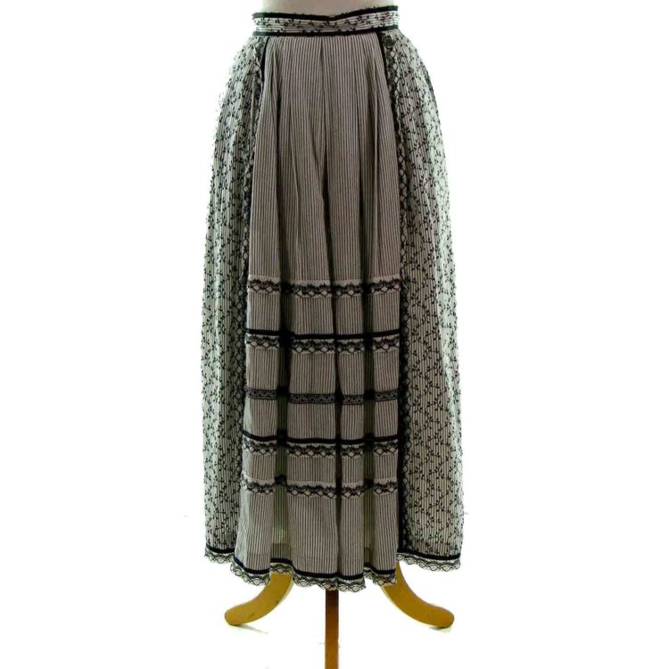 Black_and_white_Dirndl_Skirt@price20product_catwomenSkirtsprinted-skirtspa_colorredatt_size10att_era60s-1timestamp1439465486.jpg