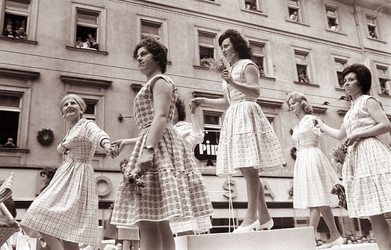 early 60s women fashion