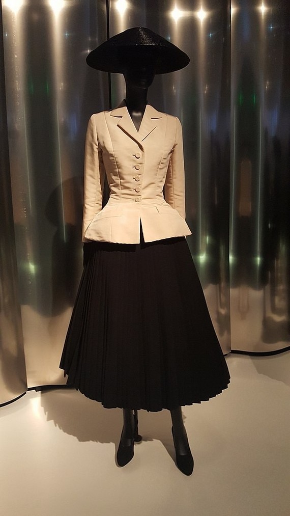 Bar suit from 1947, Dior's New Look Corolle collection, Spring, Summer, 1947