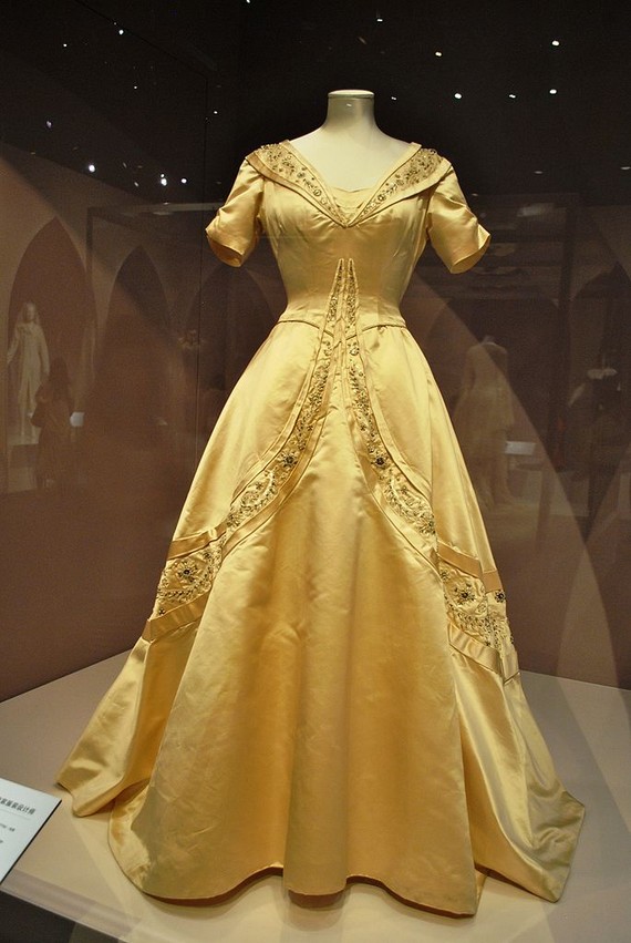 1951 yellow silk satin wedding dress by Norman Hartnell