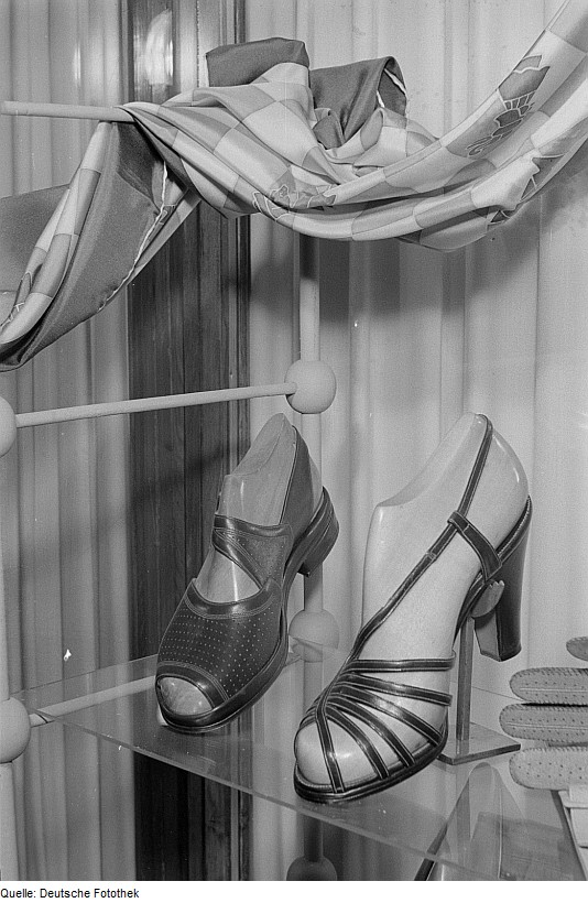 Glass showcase with women's 1950s shoes made of leather and a scarf, 1953