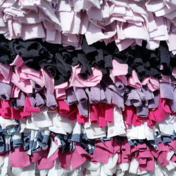 Recycled clothing UK - Rag rug. Image via hippopx, copyright free.