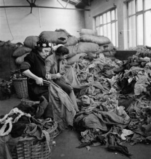 how to recycle clothes that are no longer wearable - Old Rags Into New Cloth- Salvage in Britain, April 1942